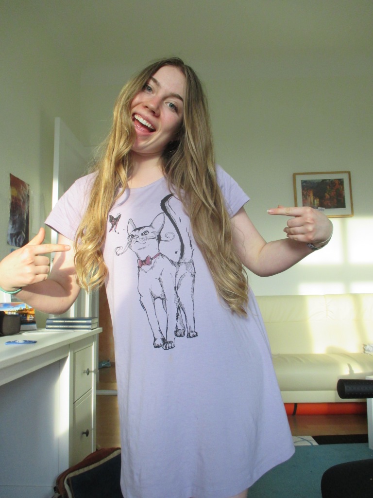Thanks Oma for the cat nightgown! It's meowvelous and a purrfect fit!